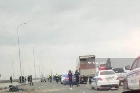 Ağdamda avtomobil ekskavatora çırpılıb. Yaralılar var. Yenilənib