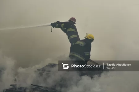 BAKIDA ÇOXMƏRTƏBƏLİ BİNADA YANĞIN OLUB 5 NƏFƏR TƏXLİYƏ EDİLİB