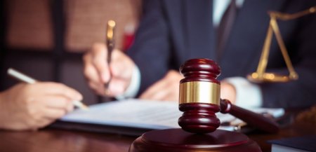 Prokuror dələduzluqda təqsirləndirilən şəxslərə cəza istədi