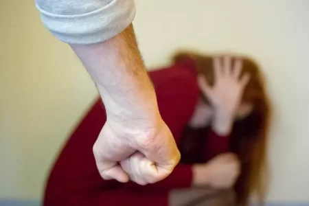 HƏYAT YOLDAŞINA FİZİKİ ZOR TƏTBİQ EDƏN ŞƏXS SAXLANILIB.