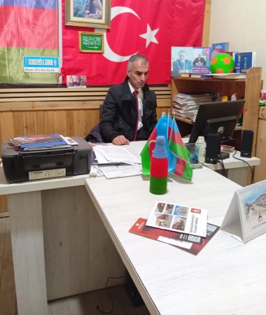 ELYAZ YAZAN: MÜƏLLİMLƏRİ TƏBRİK ETDİ