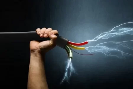 Bakıda 42 yaşlı kişini cərəyan vuraraq öldürüb