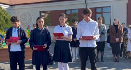 Zaqatalanın Qandax kənd məktəbində "8 noyabr -ZƏFƏR GÜNÜ" münasibəti ilə tədbir keçirilib.